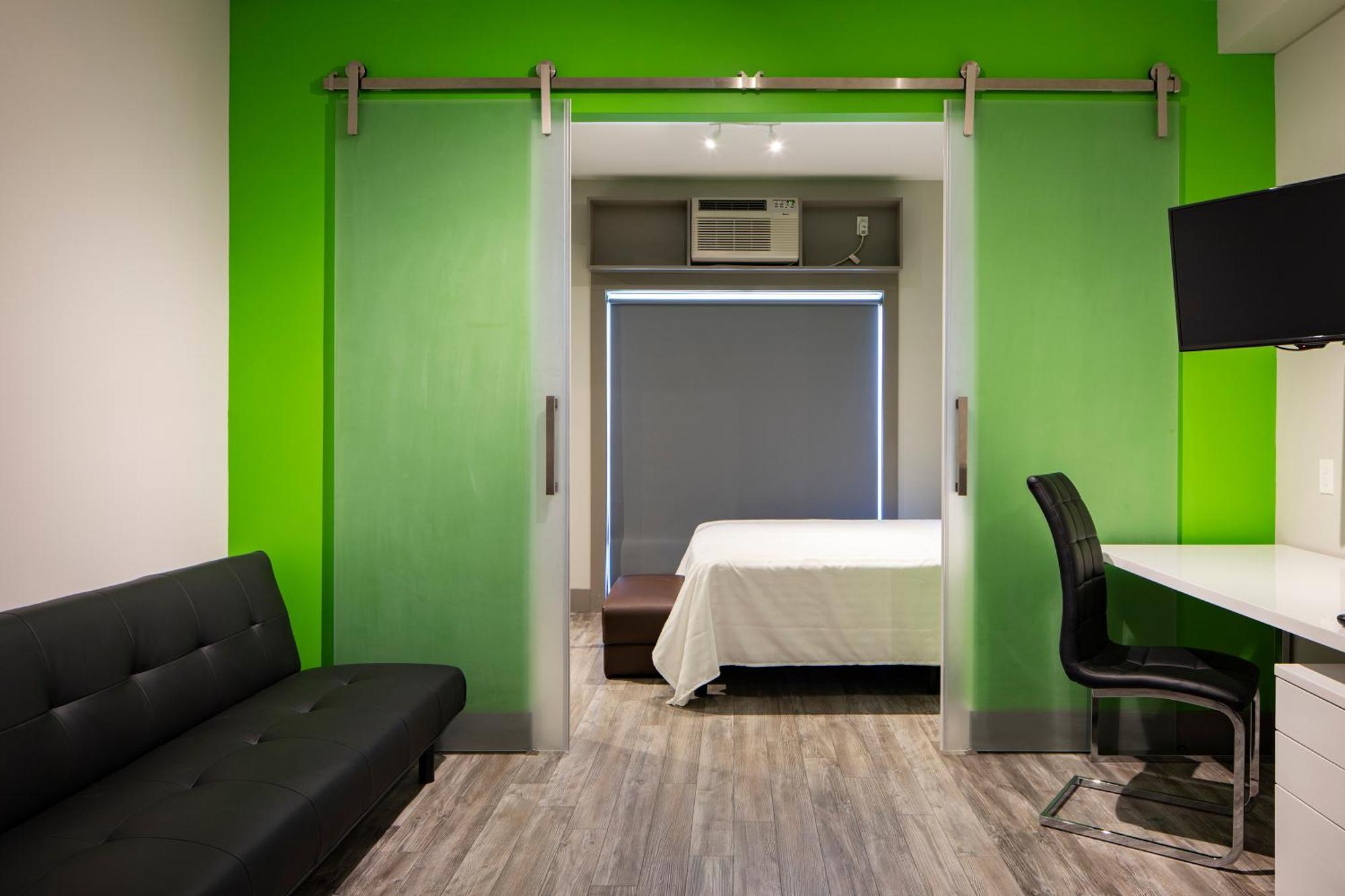 Micro Boutique Living Вулфвилл Экстерьер фото
